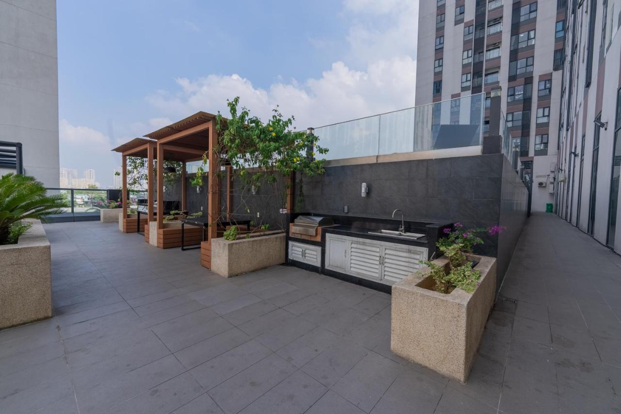 Cozy Private Bedroom In A Luxury 2Br Condo Ho Chi Minh City Exterior photo